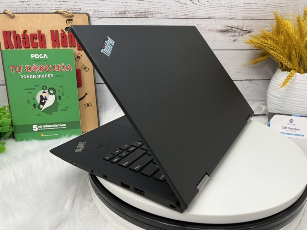 Lenovo ThinkPad X1 Yoga Gen 2 11